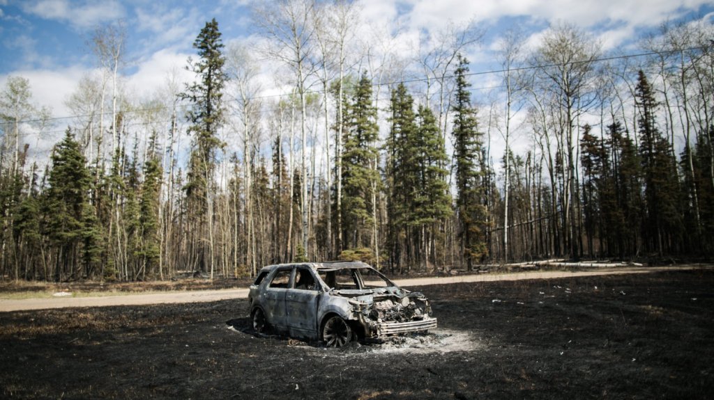  Centenares de incendios en Canad&aacute; obligan a evacuar a miles de personas 