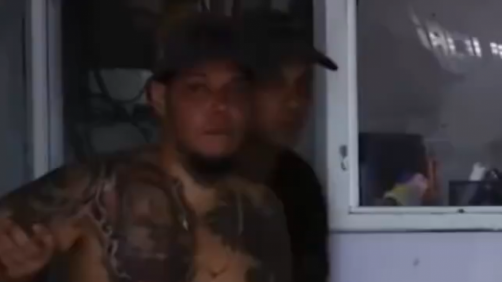  Video: Este hijo de la grannnn, le dio una pela a su madre en Rinc&oacute;n 