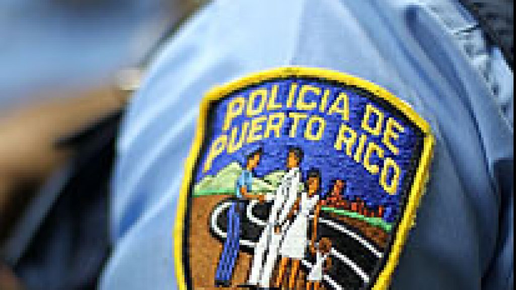  Menor de 15 a&ntilde;os en Bayam&oacute;n le saca un arma a su abuela para poder llevarse el auto de ella 