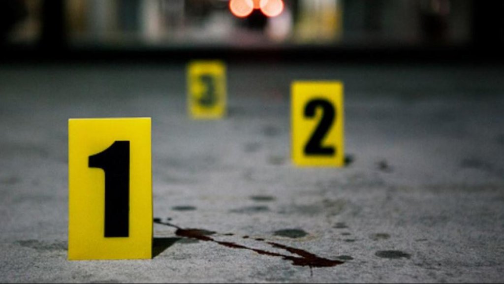  Encuentran dos hombres acribillados a tiros dentro de un auto en Hormiguero 