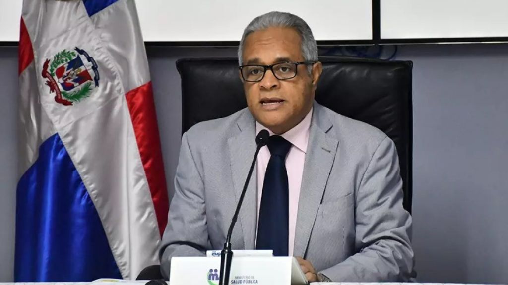  Coronavirus/Cuatro médicos mantenidos en observación, uno de ellos en estado crítico, al resultar impactados por la pandemia que las últimas 48 horas ha causado siete muertes 