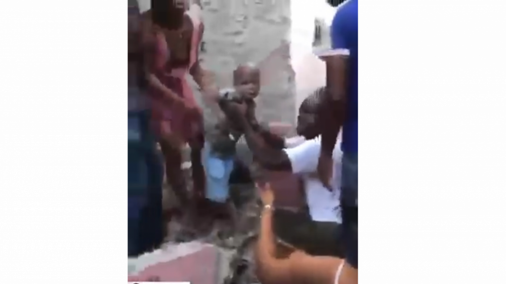  Video del rescate de mujeres y ni&ntilde;os vivos dentro de los escombros, luego de terremoto en Hait&iacute; 