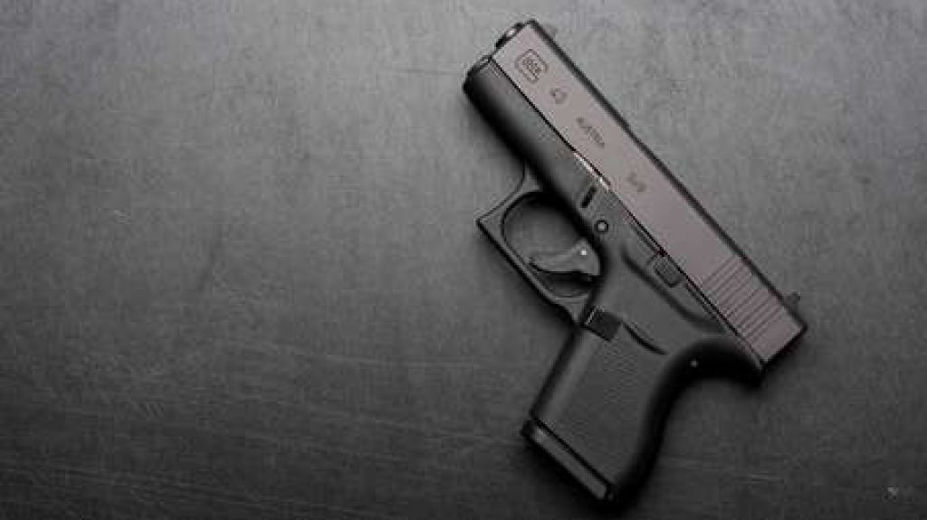  Hombre resulta herido mientras manipulaba arma en Toa Alta 