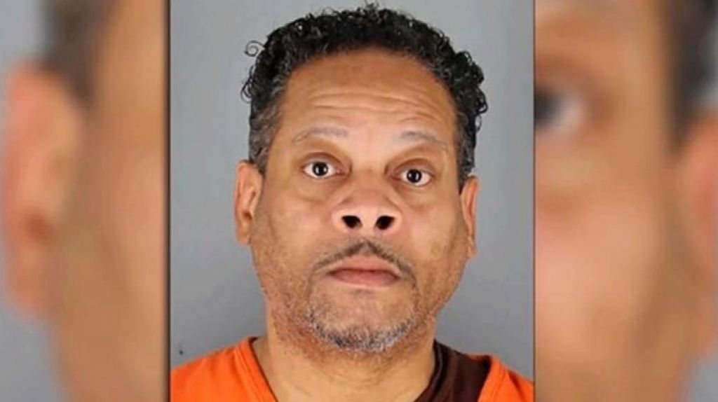  Hombre en Estados Unidos Ataba a sus hijas con cadena para violarlas 