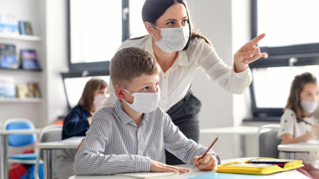  Maestros asociados fiscalizar&aacute;n la implementaci&oacute;n de los protocolos en los planteles escolares 