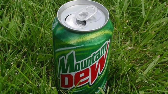 Mueren dos adolescentes por beber refresco con combustible en EE.UU.