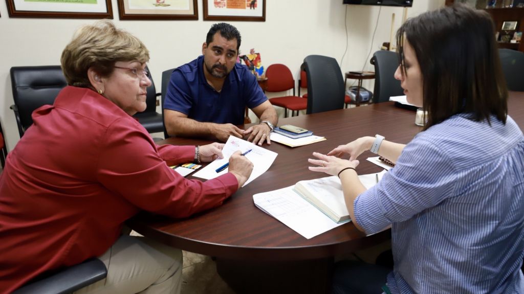  Alcaldesa de Ponce anuncia que para marzo entra en vigor convenio de mantenimiento para las carreteras rurales de La Perla del Sur 