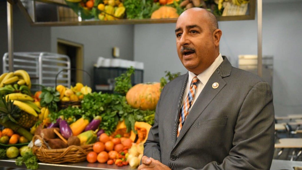  Gobernadora anuncia que Agricultura Federal aprueba incluir cultivos tradicionales afectados por el COVID-19 para fondos de ayuda 