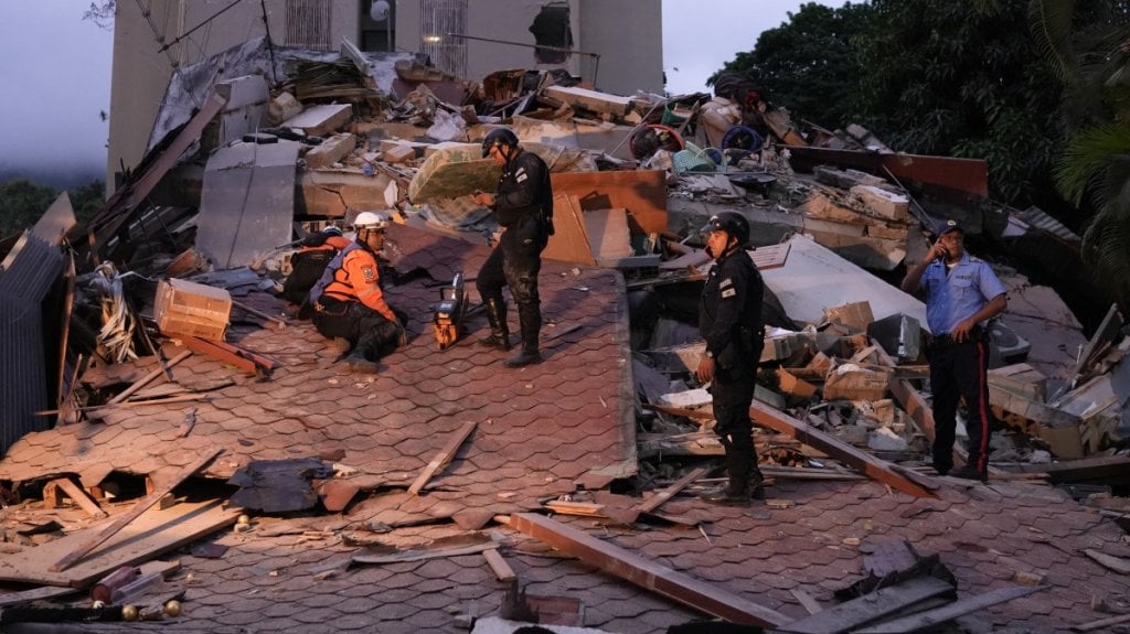  Asciende a 1,719 la cifra de muertos por los terremotos en Venezuela 