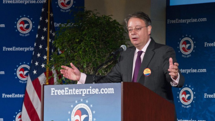 Exembajador colombiano rechaza haber favorecido a fundaciÃ³n de los Clinton