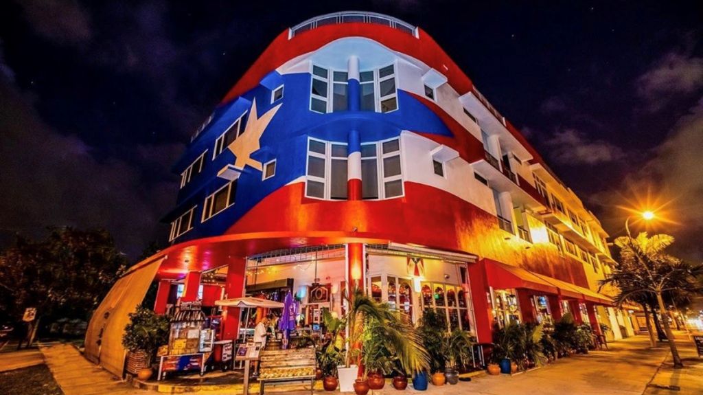  Bandera puertorrique&ntilde;a del restaurante del actor Juli&aacute;n Gil se queda en Miami 