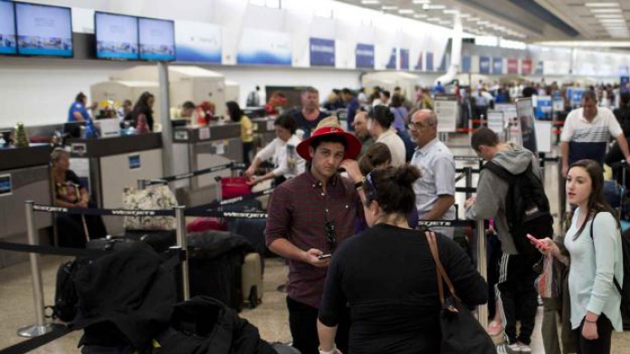 Los puertorriqueÃ±os abandonan en masa su paÃ­s bajo la amenaza de "default"