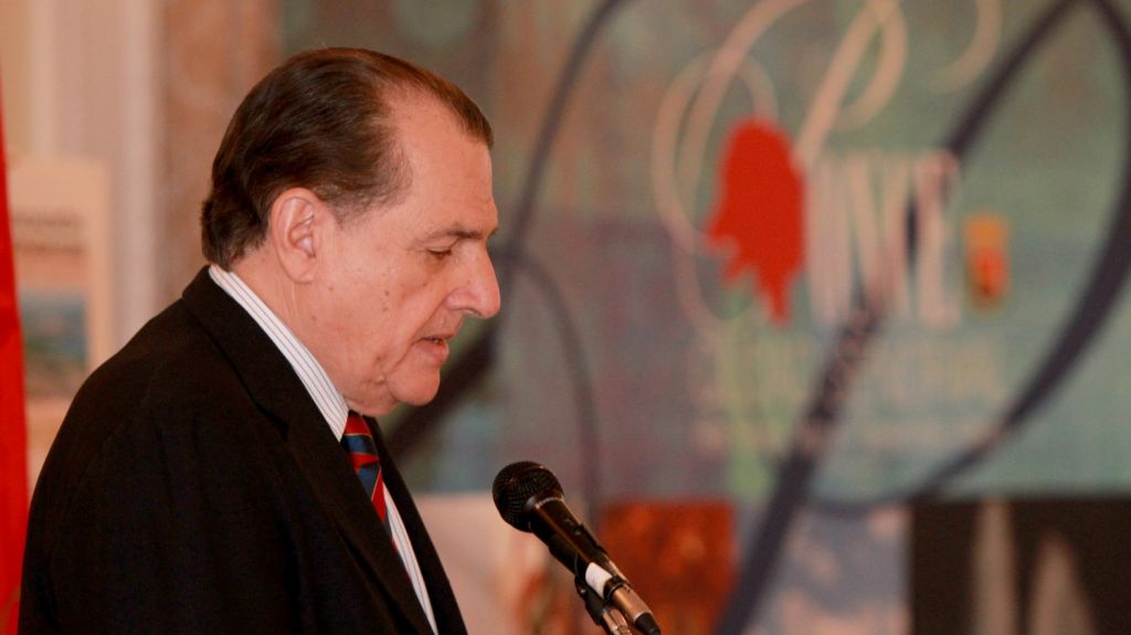  Desde hoy exequias de Rafael Hern&aacute;ndez Col&oacute;n 