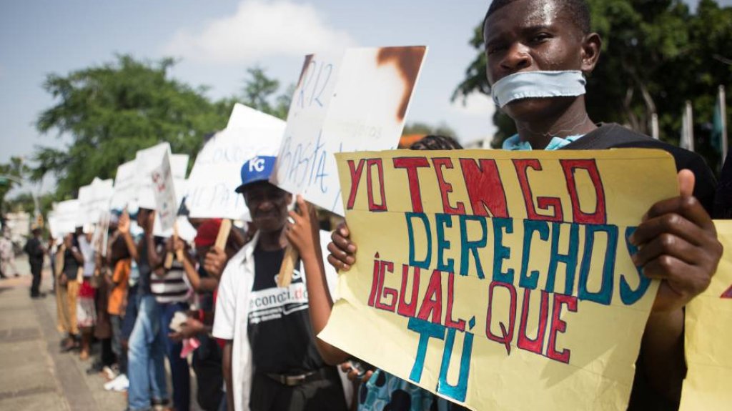  Excluidos de las vacunas, los haitianos sufren nuevo estigma en R. Dominicana 