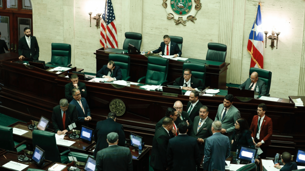  Aprueban proyecto que establece restricciones para construcciones de antenas de telecomunicaciones 