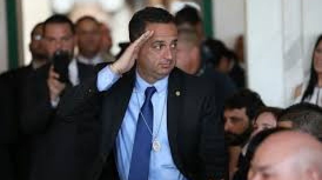  Secretario PNP responde a cr&iacute;ticas de Ferrer sobre cierre de escuelas 