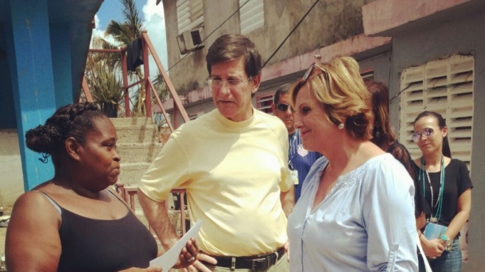 Carmen Jovet, secretaria de Familia y secretario de Estado visitan damnificados en LoÃ­za, Ciales y CataÃ±o