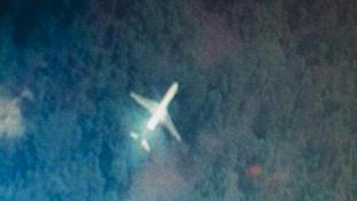 Difunden la imagen de un aviÃ³n sobrevolando la selva de Malasia que podrÃ­a ser el MH370