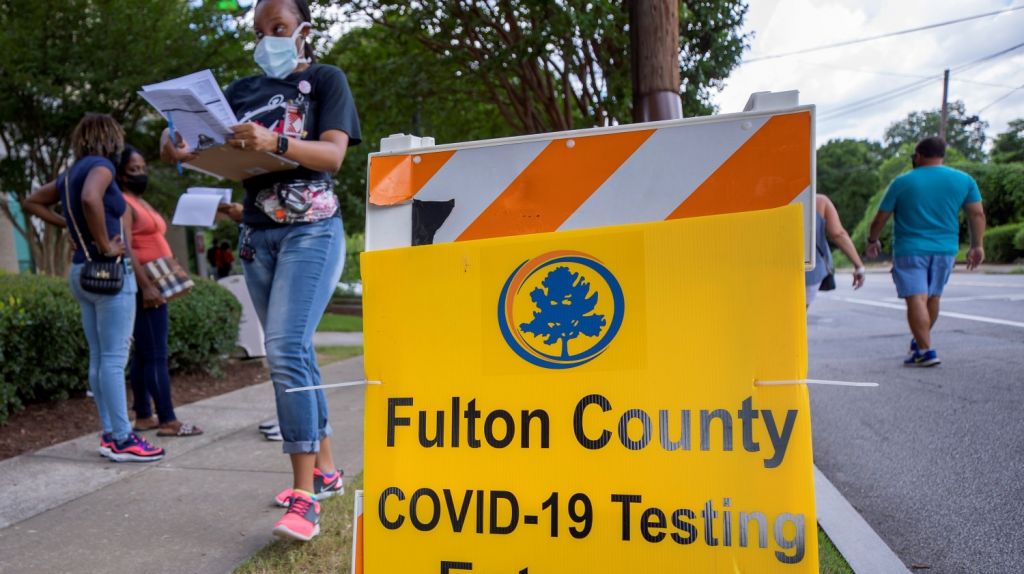  EE.UU. suma otros 1.011 fallecidos y r&eacute;cord de 61.790 contagios por COVID-19 