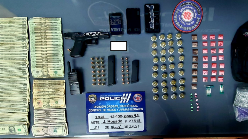  Arrestan en R&iacute;o Grande con un arma, municiones y drogas a hombre que tiene probatoria federal 