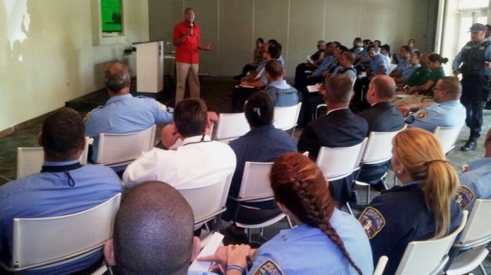 Policias en Humacao Llevan su Vida 