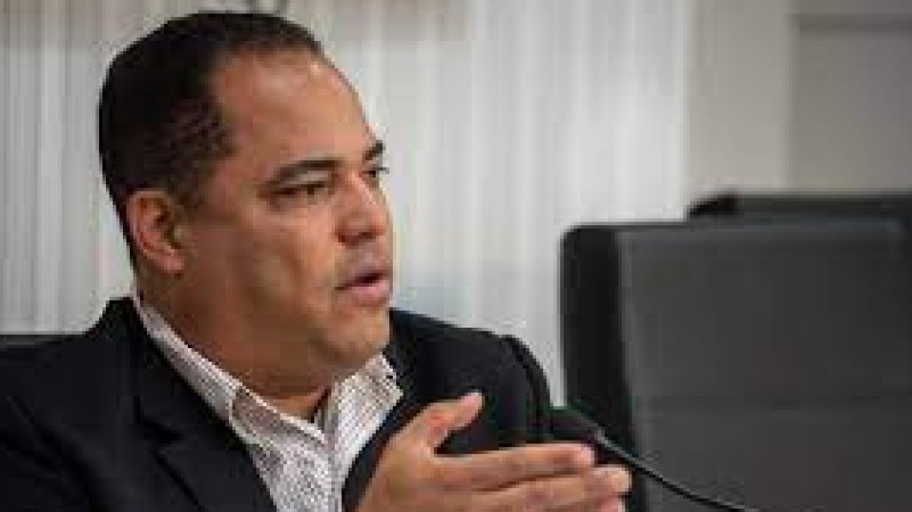  Senador Carmelo R&iacute;os dice que no es investigado por los federales 