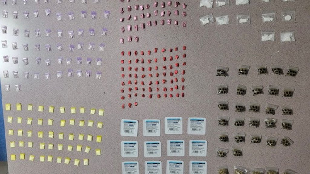  Hallan hero&iacute;na, crack, coca&iacute;na y marihuana, as&iacute; como medicamento usado para tratar adicci&oacute;n a opioidesen residencial de Guayanilla 