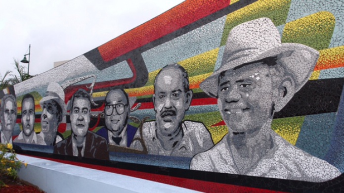 GUAYNABO INAUGURA LA PLAZA DE LOS COMERCIANTES 