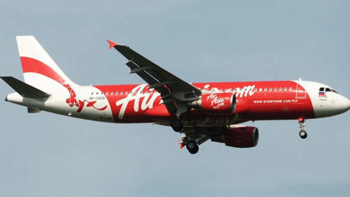 Desaparece aviÃ³n de AirAsia con 162 personas a bordo que volaba de Indonesia a Singapur