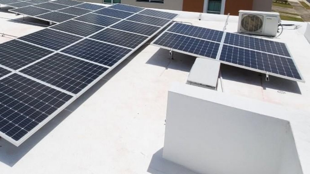  Se incendia un apartamento por causa de una bater&iacute;a de placas solares en Bayam&oacute;n 