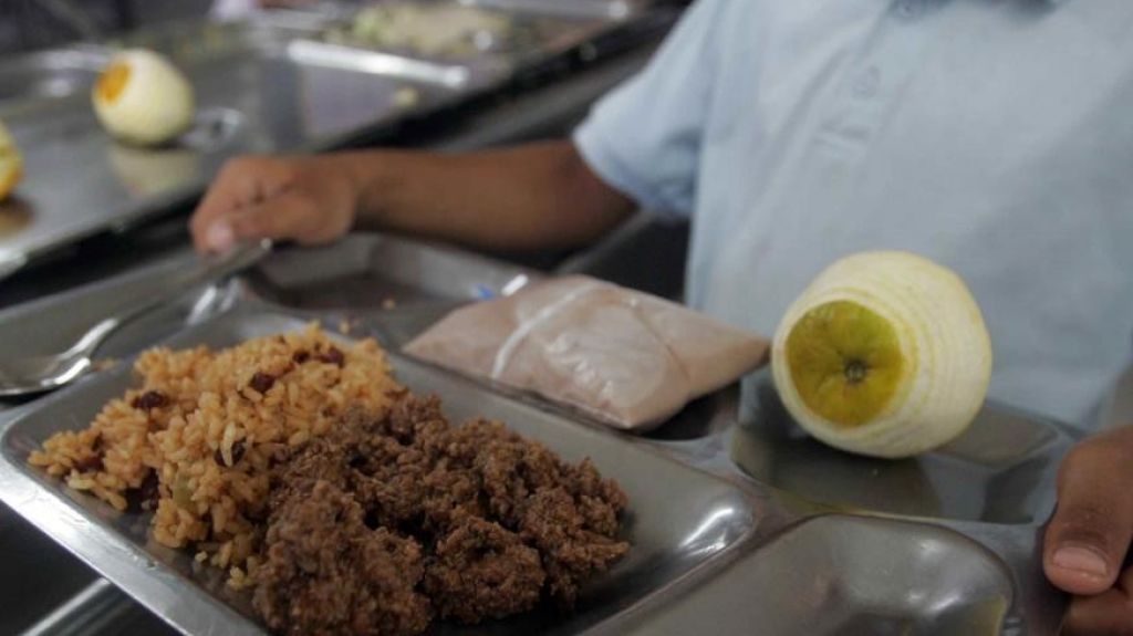  Gobernadora autoriza se abran comedores escolares para servir comida a los ni&ntilde;osy ni&ntilde;as 
