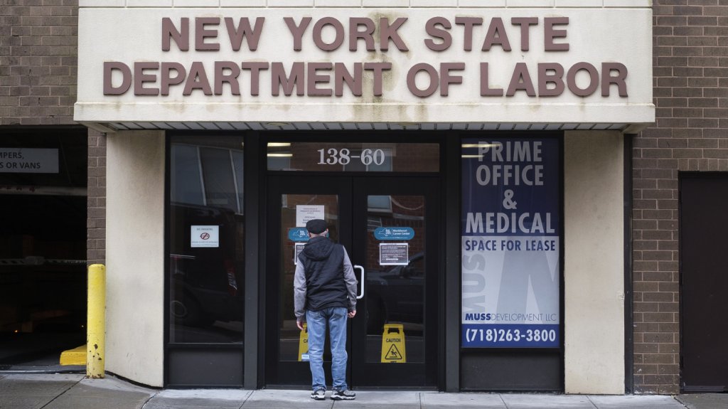  Las solicitudes del subsidio por desempleo en EE.UU. suben a 885.000 