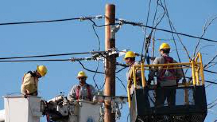 AEE ATIENDE AVERÃA EN SECTORES DE CAROLINA