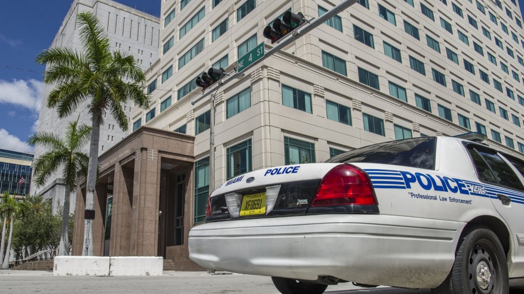  Arrestados vigilante y la madre de dos ni&ntilde;as heridas en tiroteo en Florida 