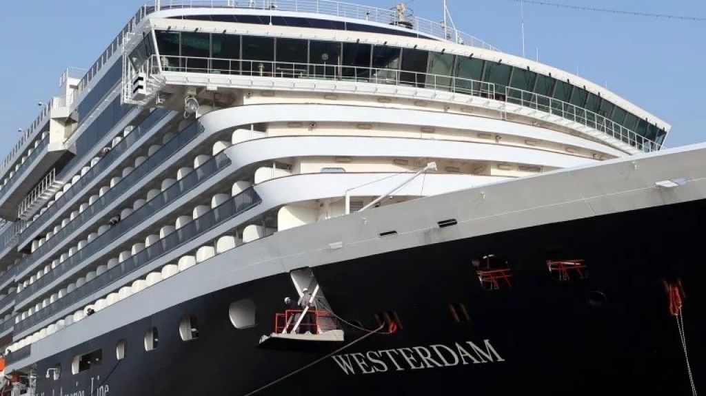  Video: Llega a Camboya el crucero rechazado por cinco pa&iacute;ses por temor al coronavirus 