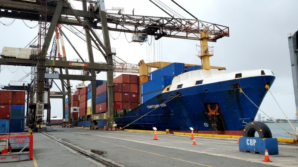  Aponte Hern&aacute;ndez denuncia aumentos desmedidos en los precios de almacenamiento de contenedores en Puerto Nuevo 