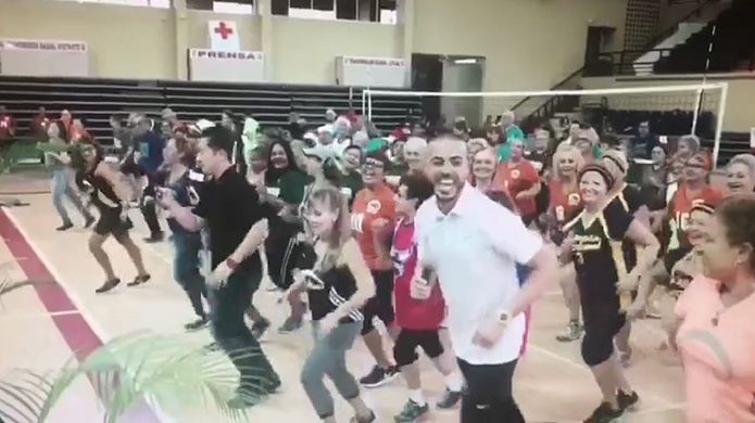 Designado Secretario de RecreaciÃ³n y Deportes pone a bailar a los jÃ³venes de la tercera edad