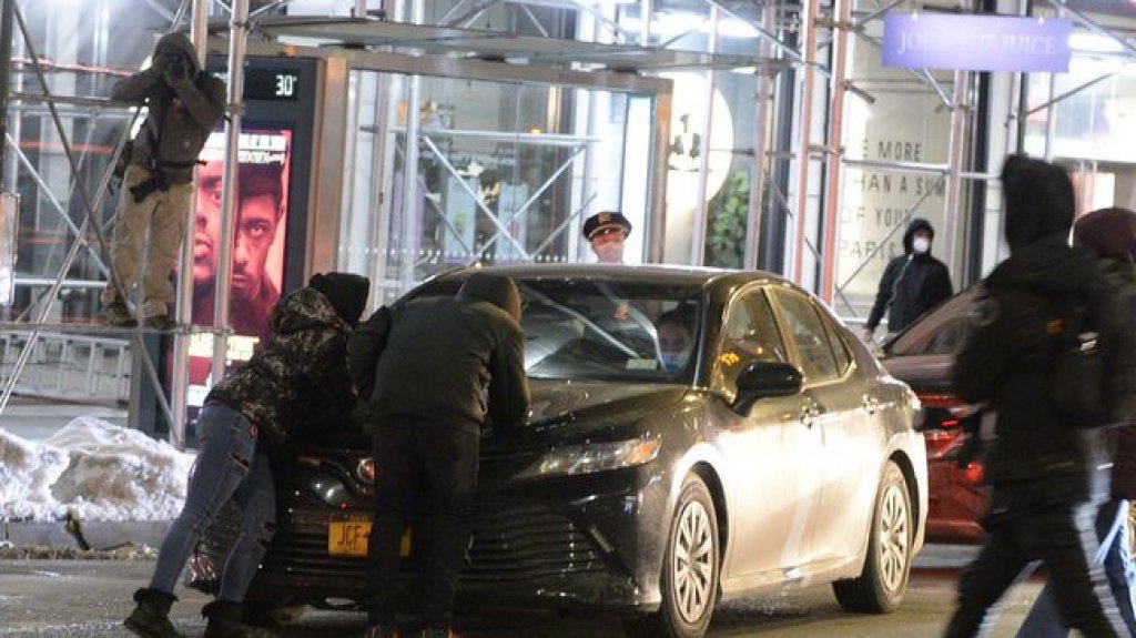  Polic&iacute;as y reportero heridos en violenta protesta en Nueva York 