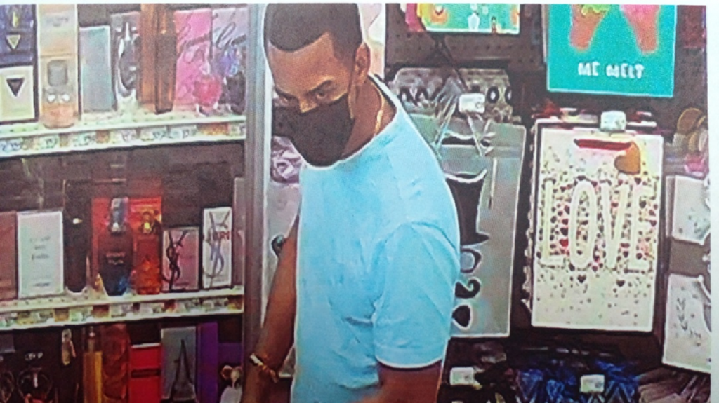  Sospechoso buscado por robo de perfumes en farmacia de Guaynabo 
