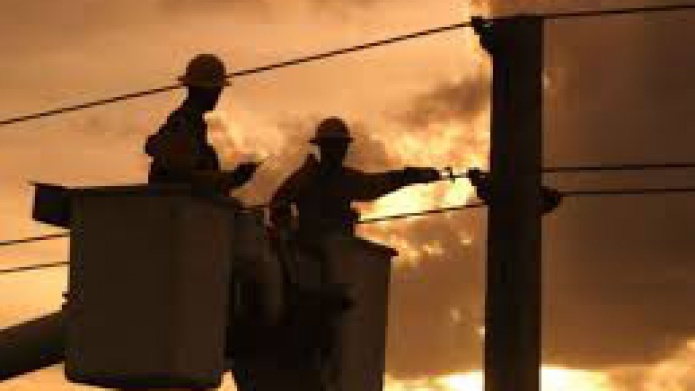 ContinÃºan los trabajos para restablecer el servicio de energÃ­a elÃ©ctrica afectados por Erika 