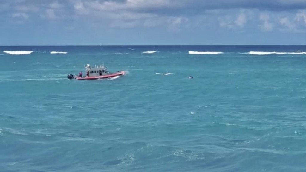  La Guardia Costera rescata a 2 personas junto a una playa del &aacute;rea del Condado 