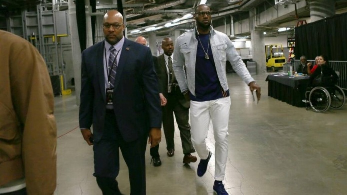 Video: El 'agente secreto' LeBron James ataca de nuevo