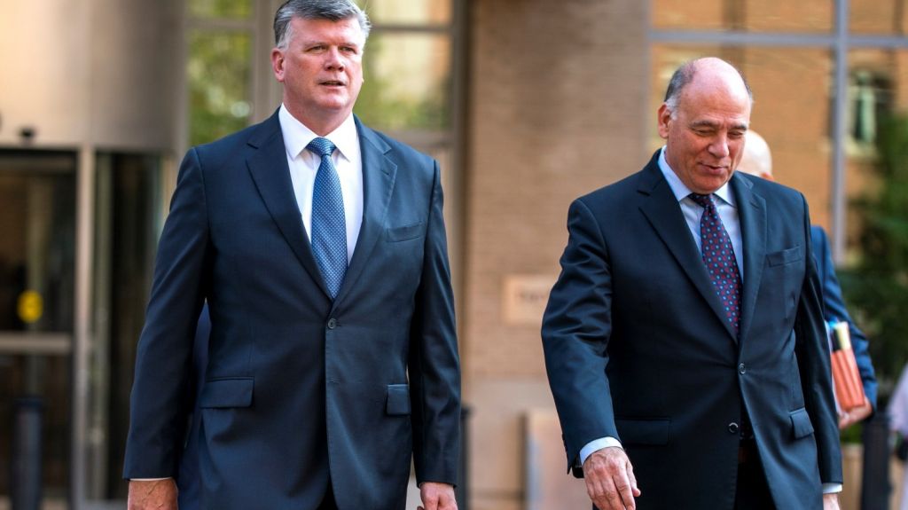  Fiscal&iacute;a de trama rusa mantiene los cargos contra exjefe de campa&ntilde;a de Trump 