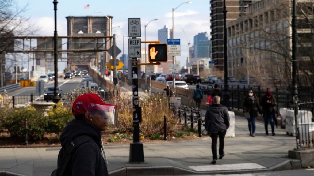  "Es incre&iacute;ble lo r&aacute;pido que est&aacute; creciendo": El alcalde de Nueva York confirma 923 casos de covid-19 