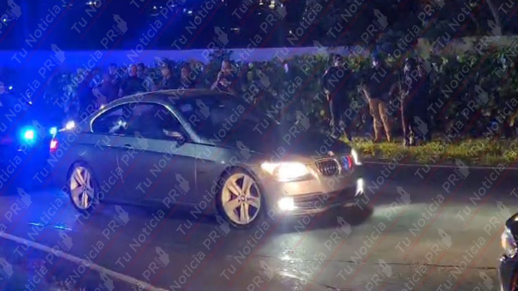  Video: Sospechoso de asesinar una mujer y herir 3 hombres en Toa Alta se da un tiro durante persecuci&oacute;n de la polic&iacute;a en Bayam&oacute;n 