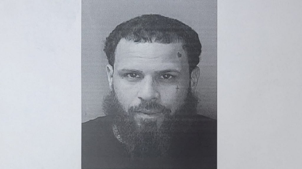  Hombre arrestado por violencia dom&eacute;stica y violaci&oacute;n a la Ley de Armas en Carolina 