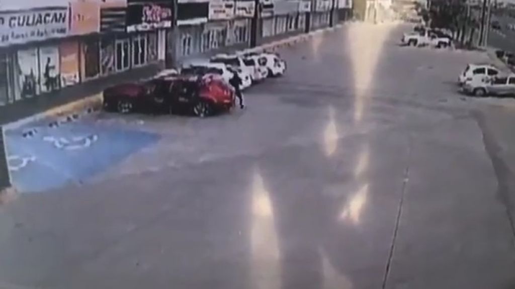  VIDEO: Acribillan con m&aacute;s de 150 disparos a un agente de la Polic&iacute;a de Sinaloa 