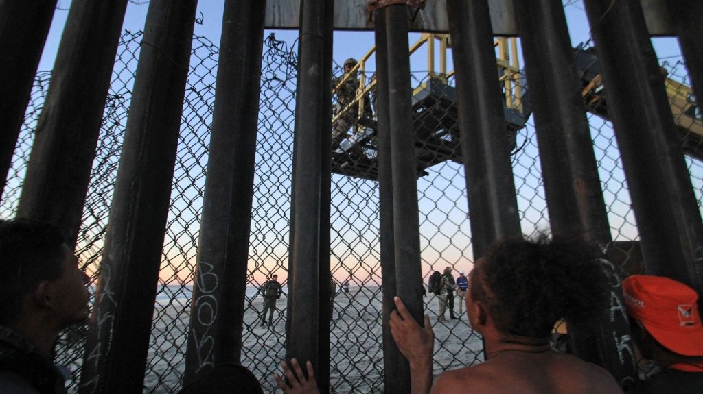  Surgen tensiones entre vecinos de Tijuana y migrantes centroamericanos 