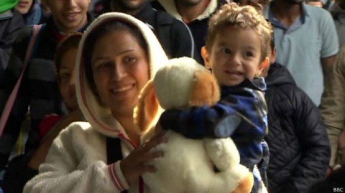 "Bienvenidos a Alemania": vea la impresionante recepciÃ³n a cientos de refugiados en Munich