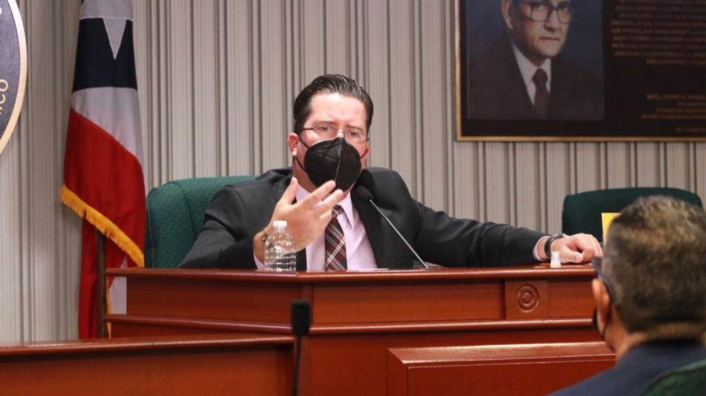  En el escritorio del gobernador medida para hacer valer derecho al debido proceso de ley de los ciudadanos imputados de alg&uacute;n delito 